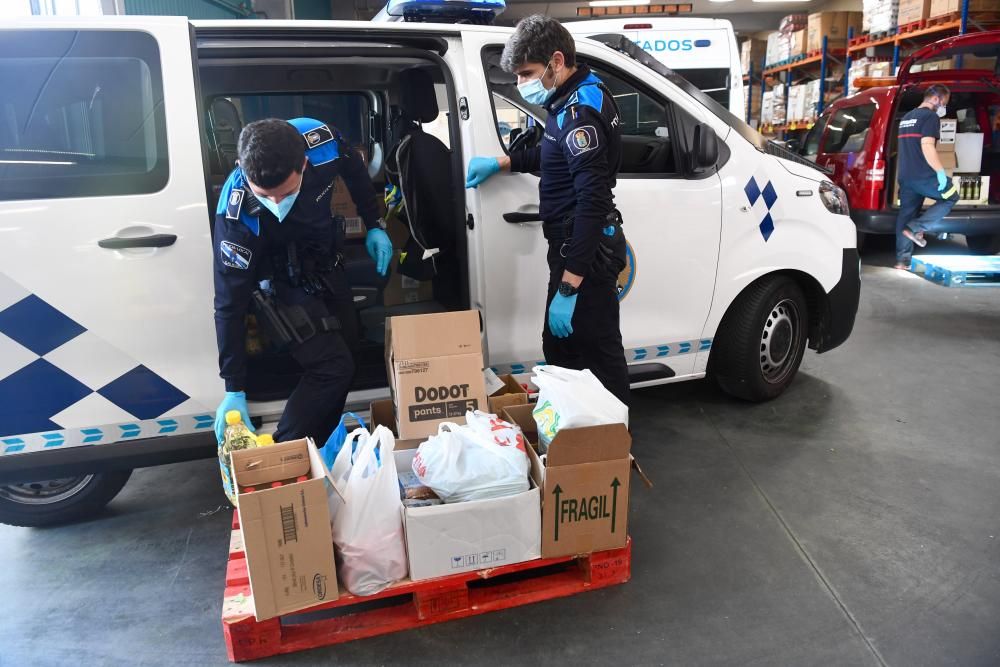 Entrega solidaria de Policías Locales y Bomberos al Banco de Alimentos