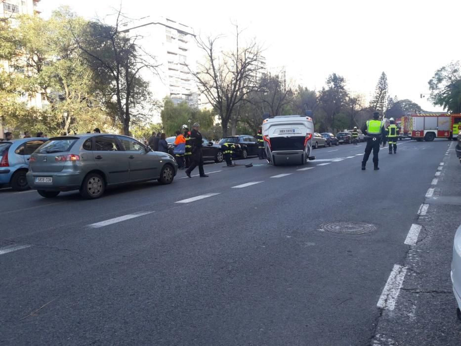 Aparatoso accidente en Blasco Ibáñez