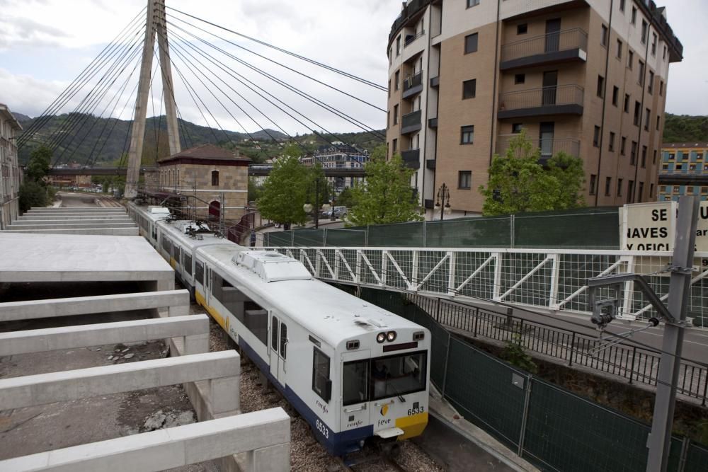 Los trenes de FEVE vuelven a funcionar en Langreo