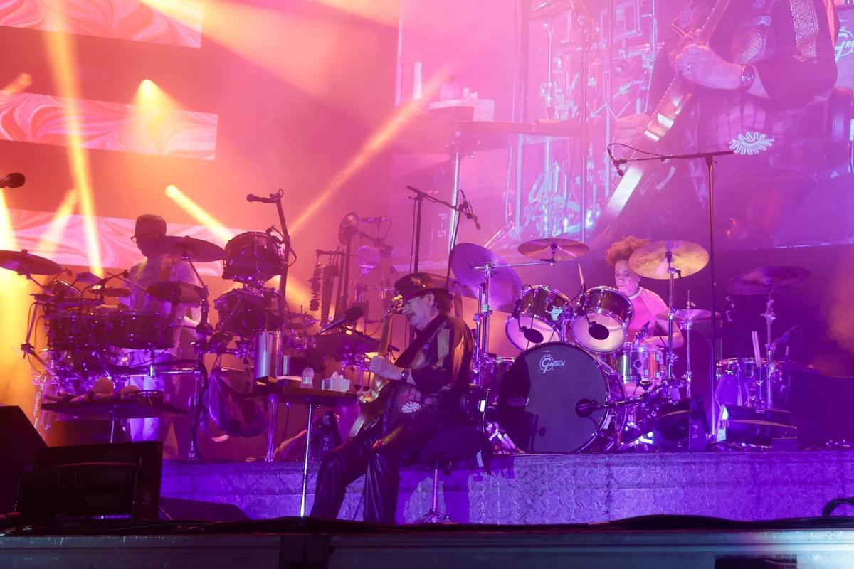 El regreso del legendario guitarrista Carlos Santana a València, en imágenes