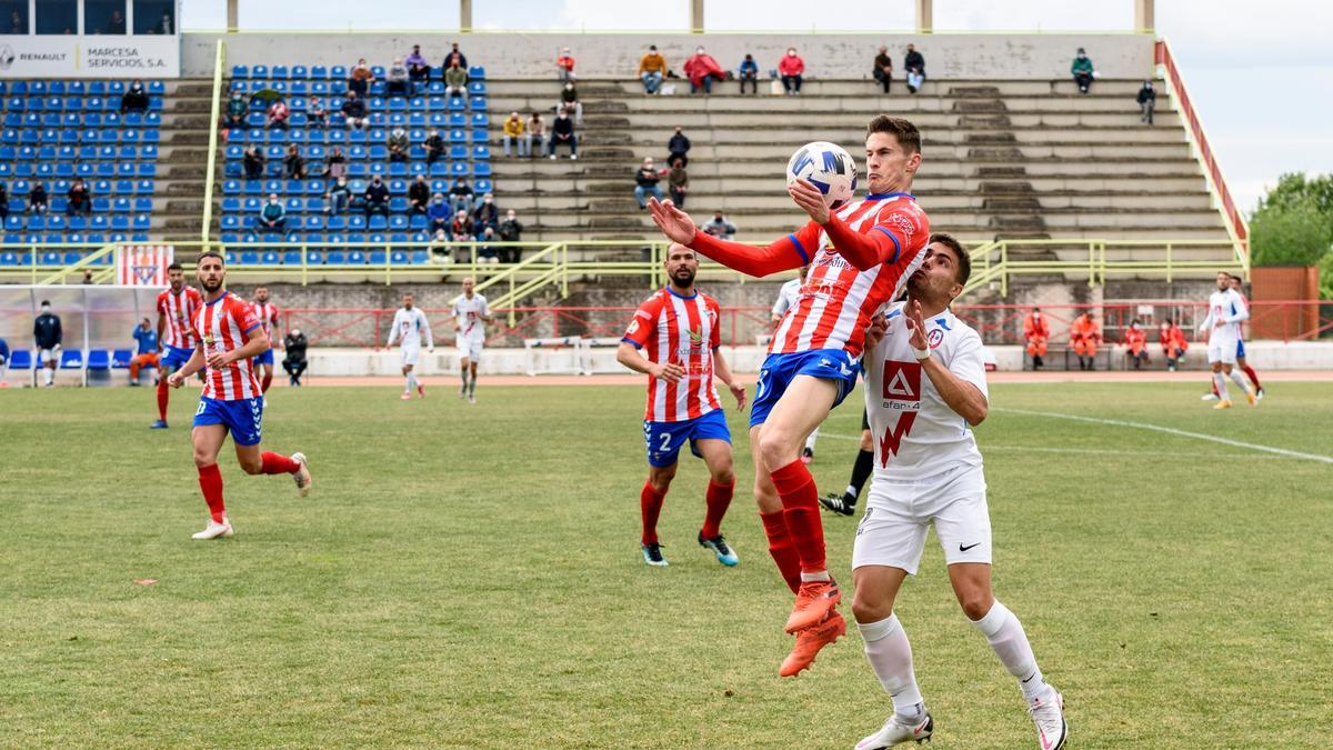 Una acción del Don Benito-Majadahonda del pasado sábado.