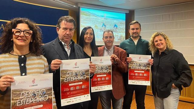 La nueva edición de la CB Bike Desafío Estepario se presentó en la Diputación de Zaragoza.