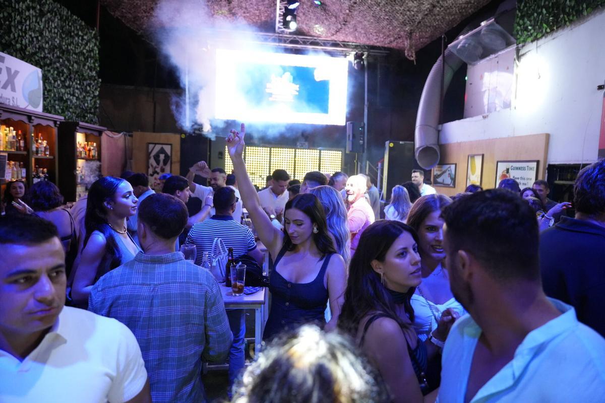 El ambiente del último viernes de la Feria de San Juan de Badajoz: encuéntrate en las fotos