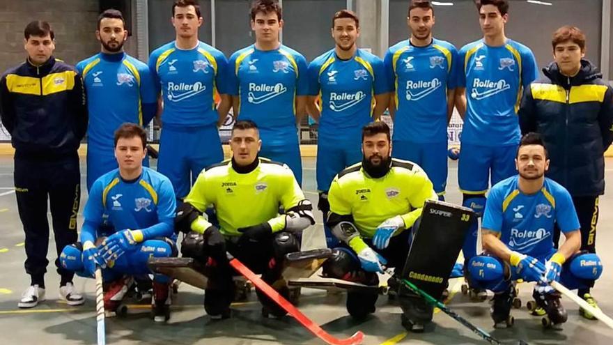 La plantilla del Asturhockey, antes de un partido esta temporada.