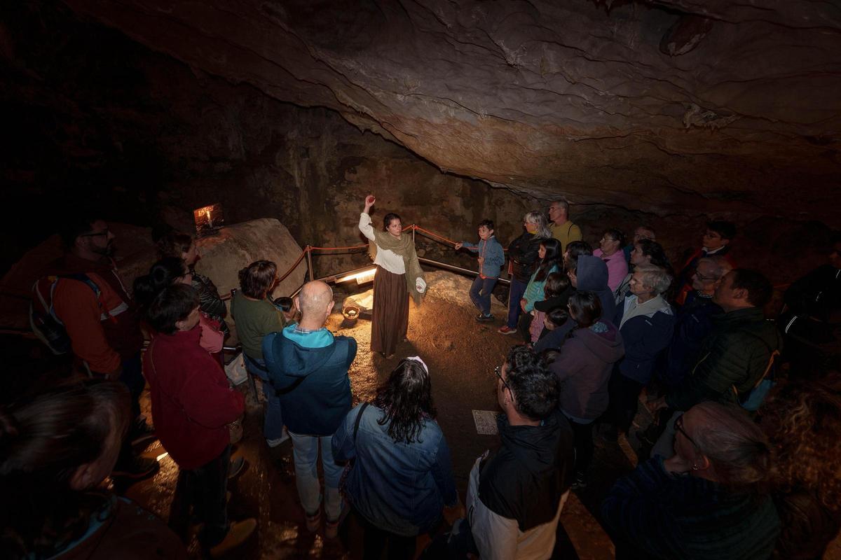 Actividad en la Cueva de las Guïxas