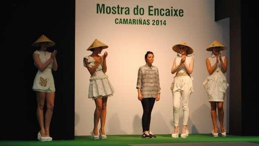 Eva Trenzado, ganadora del concurso, con sus modelos.  // Faro