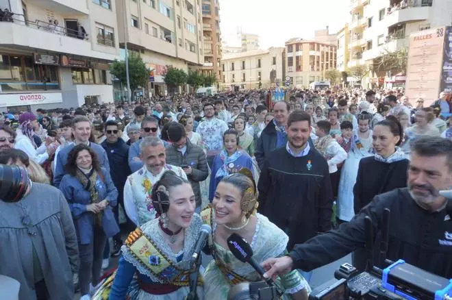 La ministra Diana Morant disfruta de la tercera 'mascletà' en "su casa" a cargo de la pirotecnia Borredà