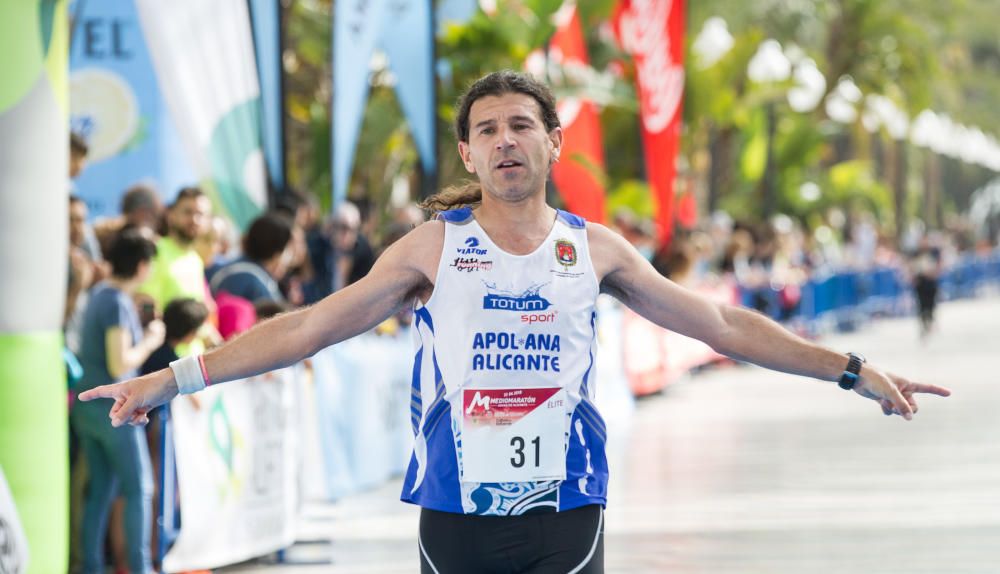 Hamid se adjudica el Medio Maratón de Alicante.