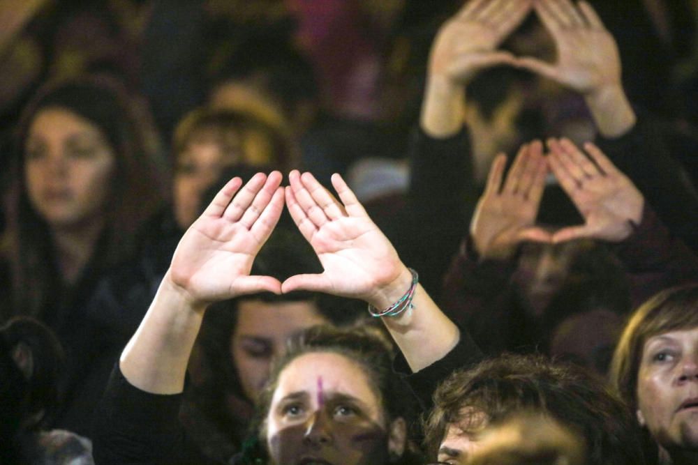 Mallorcas Frauen protestieren zu Tausenden