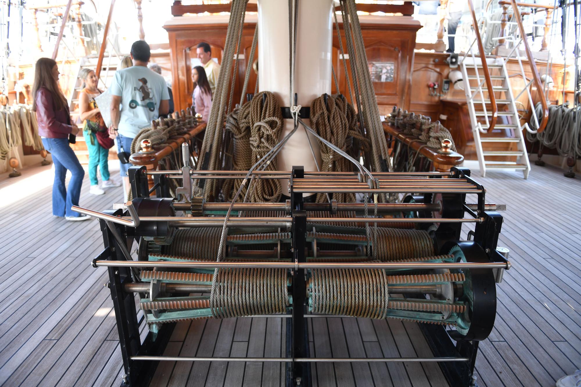 Así es por dentro el buque escuela de Omán, una 'joya' en el puerto de A Coruña