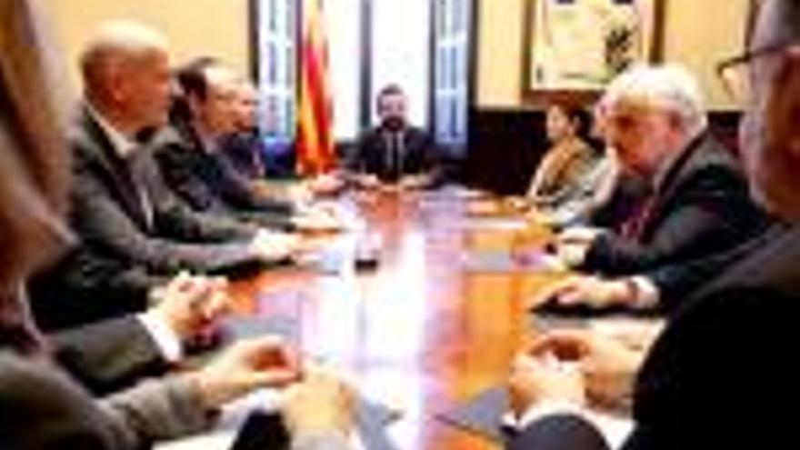 El president del Parlament, Roger Torrent amb els rectors de les universitats catalanes.