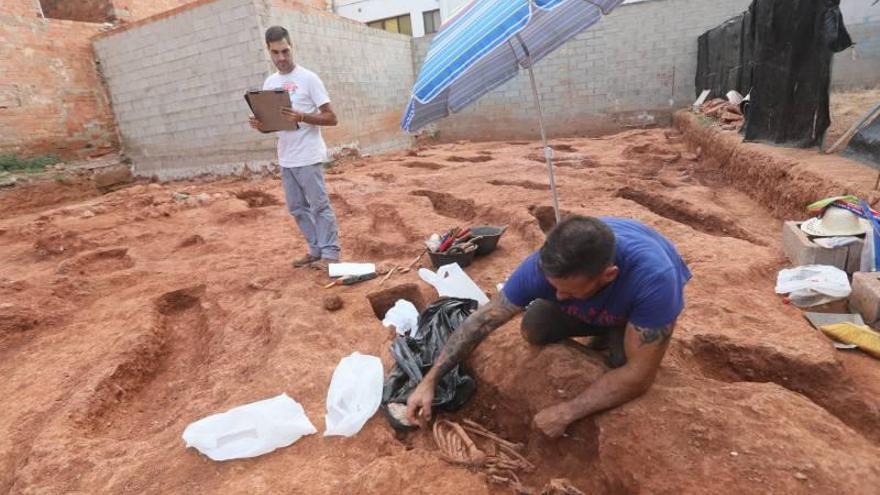 Betxí saca a la luz 100 cadáveres de una necrópolis islámica