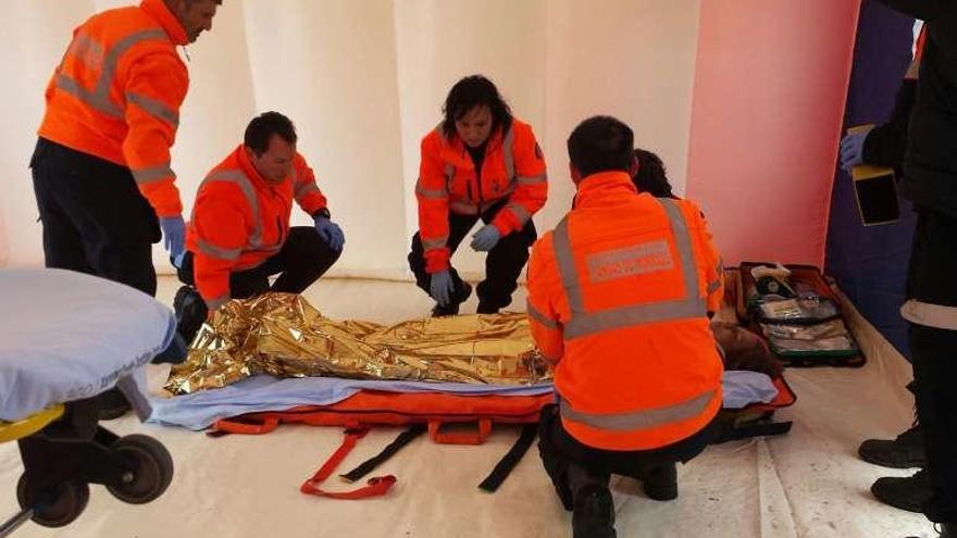 El ciclomotor sufrió importantes daños tras la colisión con una furgoneta en A Retirosa. // FdV