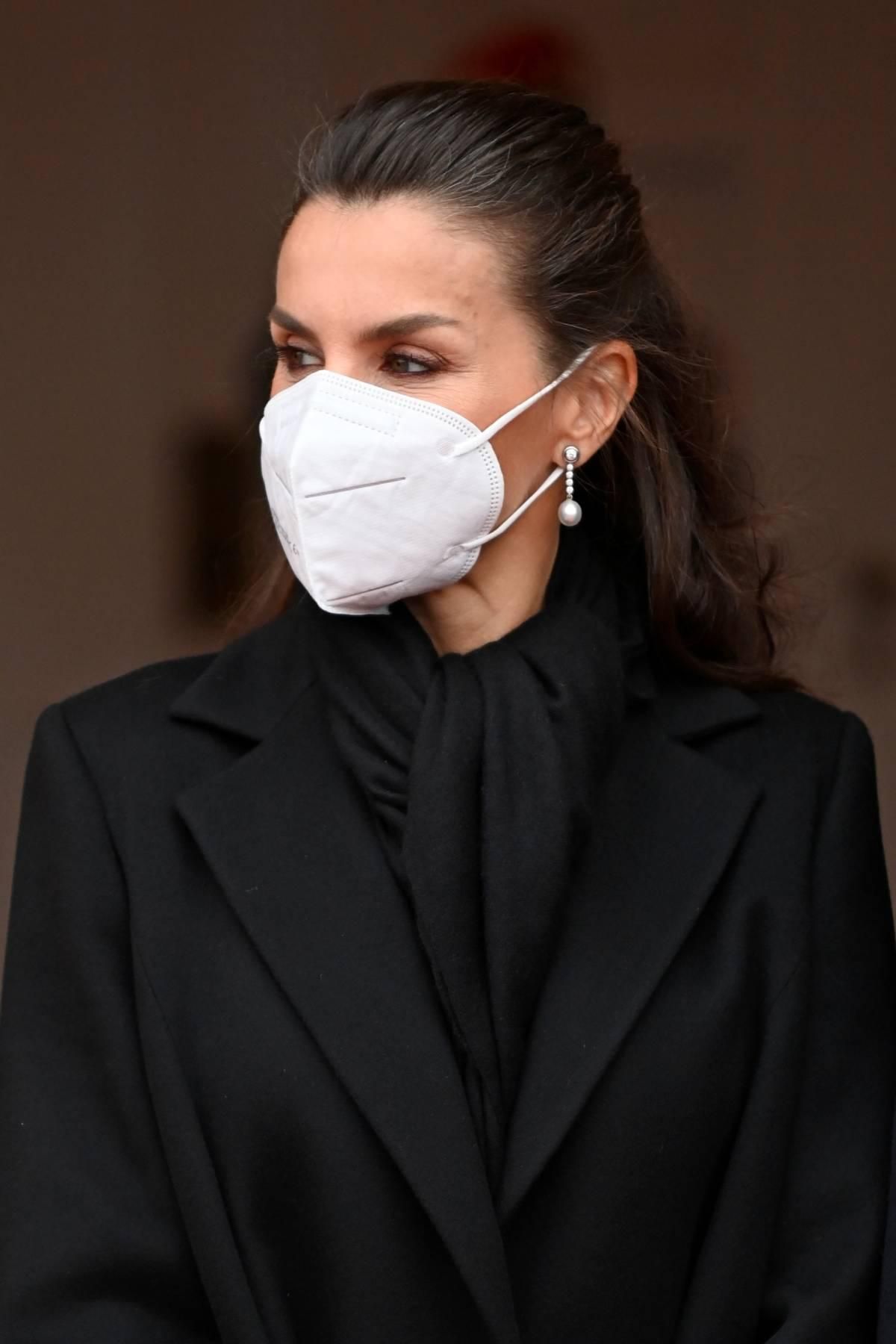 El favorecedor recogido de la reina Letizia en Austria, que deja a la vista sus pendientes de diamantes y perlas