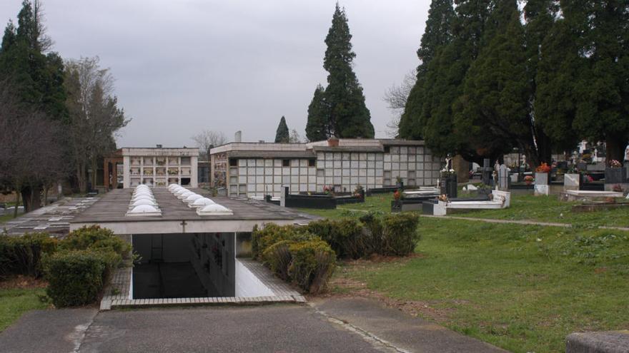 Detenidos cuatro empleados del cementerio municipal de Oviedo por robar joyas a los cadáveres