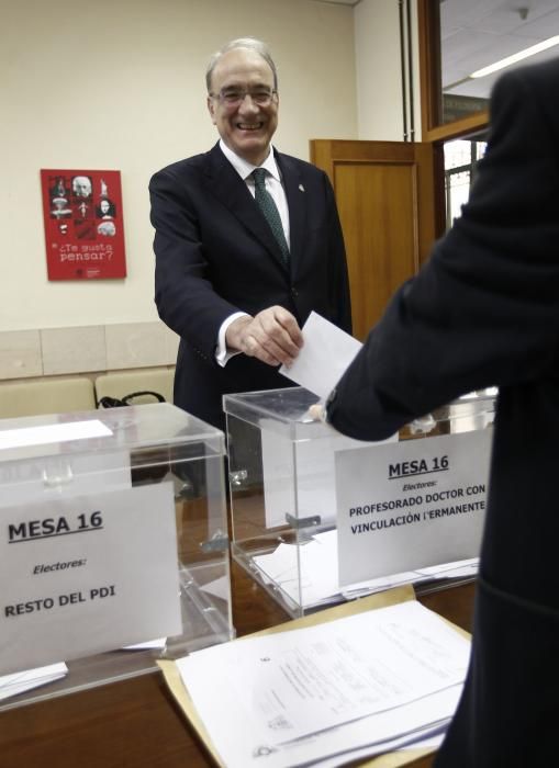 Segunda ronda de votaciones para rector de la Universidad de Oviedo