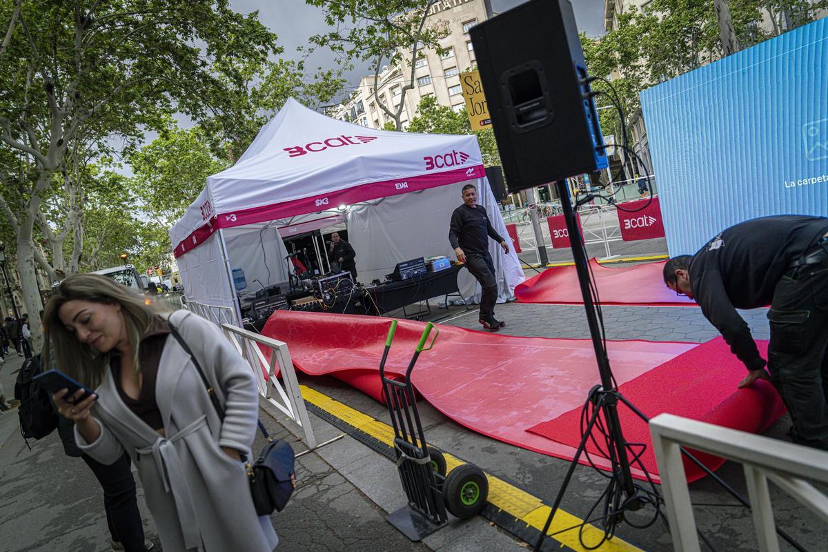 La previa de la fiesta de Sant Jordi, pasada por agua