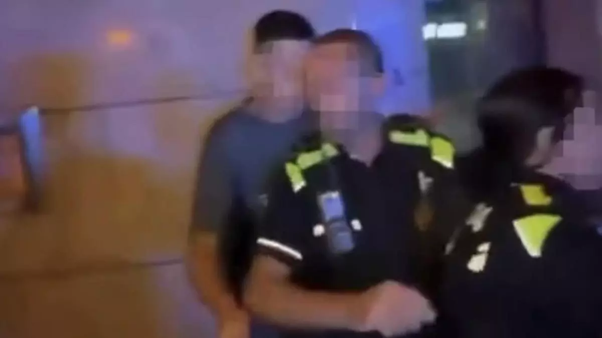 Denuncien una agressió policial a un jove durant la Festa Major de Sabadell
