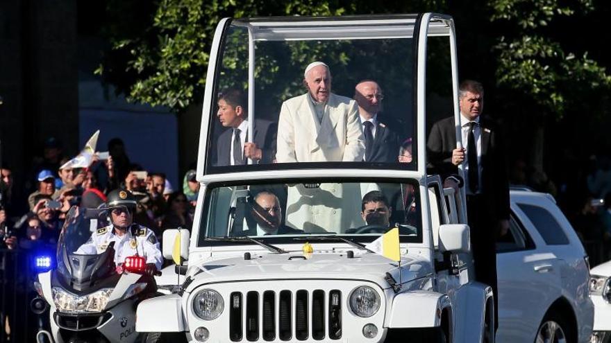 El Papa durante el recorrido por las calles de la capital mexicana.