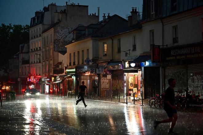 El paso de un tornado por el sur de Francia deja al menos 26 heridos y 2 desaparecidos