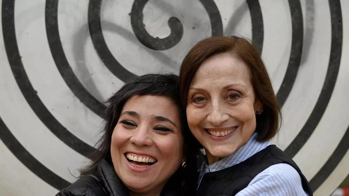 La directora de 'Mientras seas tú', Claudia Pinto, y la actriz Carme Elias.