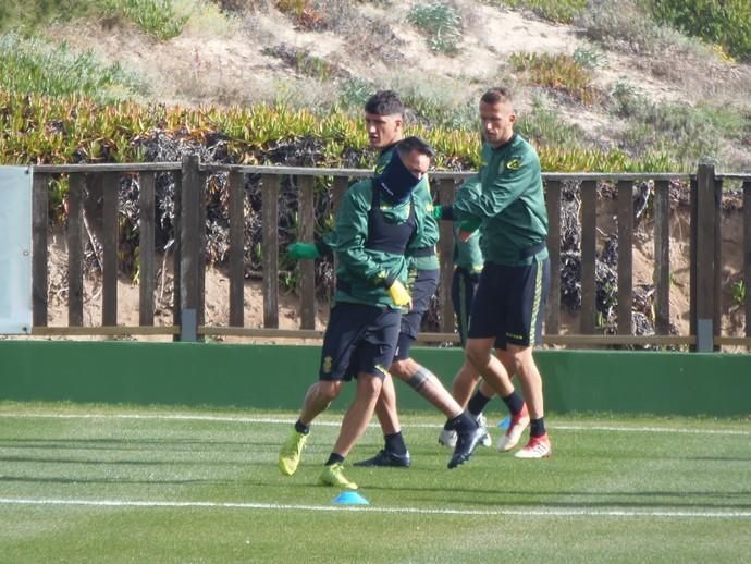 Fotos del entrenamiento de la UD Las Palmas en El Saler (24/01/2019)