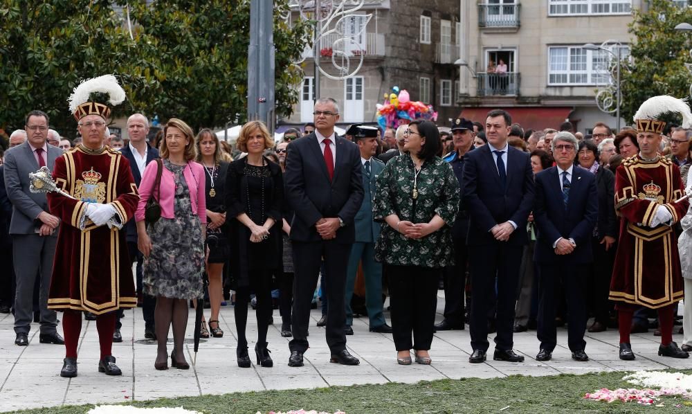 La lluvia ha amenazado la procesión y las alfombras florales, pero finalmente el recorrido se ha realizado con normalidad.