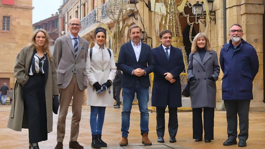 El Grupo Municipal Socialista. De izquierda a derecha: Sonia Fidalgo, Jorge García, Natalia Sánchez, Carlos Fernández Llaneza (portavoz), Javier Ballina, Marisa Ponga y Juan Álvarez. | |  AMSO