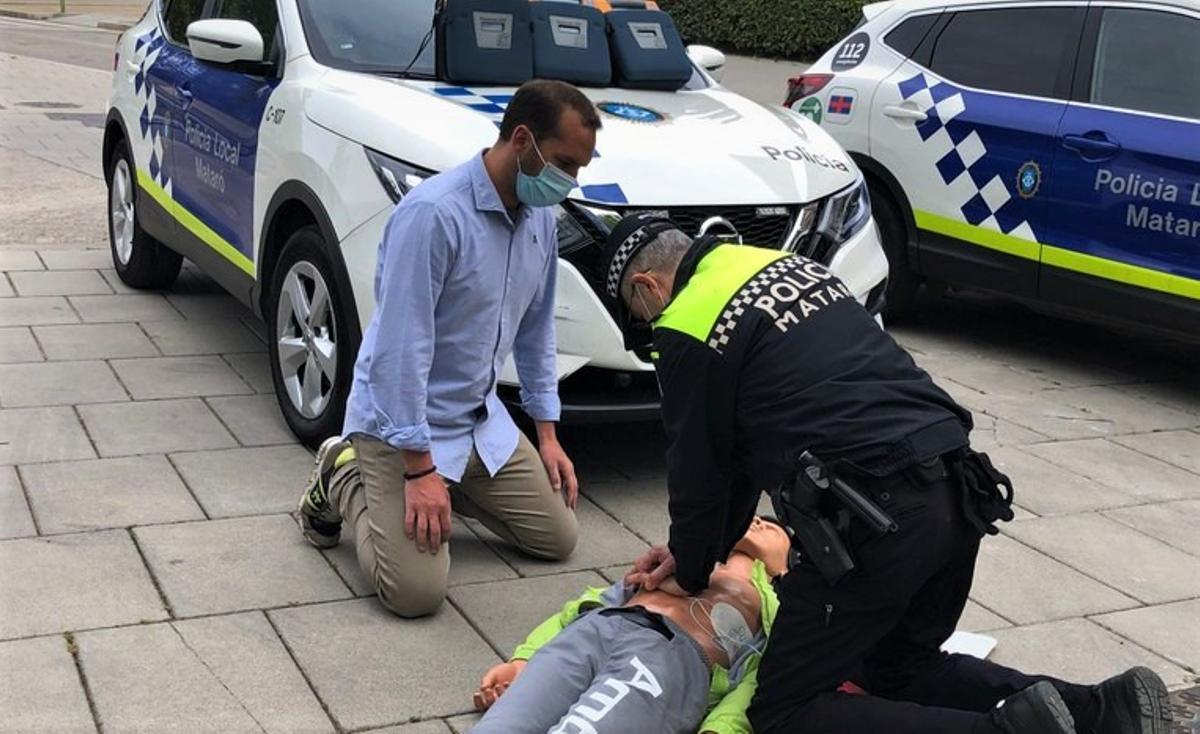 L’Ajuntament de Mataró instal·la tres desfibril·ladors en vehicles de la Policia Local