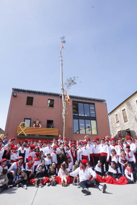 Cornellà del Terri celebra la plantada de l'Arbre i el Ball del Cornut