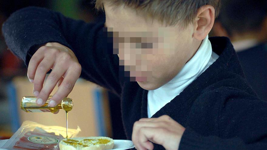 Facua critica que el desayuno por el 28F en los colegios los dará a una empresa multada por alimentos en mal estado
