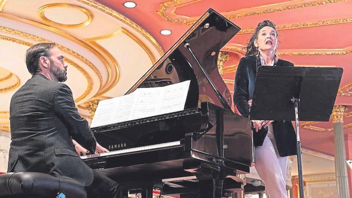 Rubén Fernández Aguirre y Vanessa Goikoetxea, en la presentación de "Frühling".