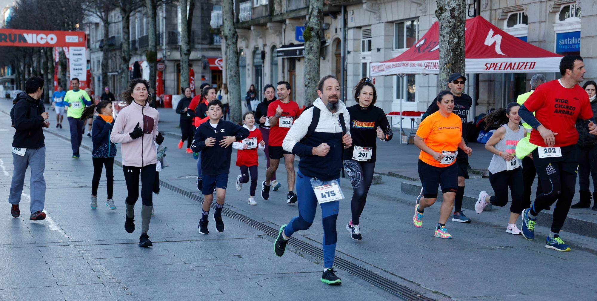 Pisadas de altura en Vigo: cientos de corredores suben O Castro