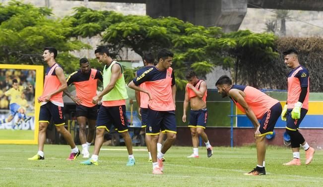 ENTRENAMIENTO DE LA UD LAS PALMAS Y ENTREVISTGA ...