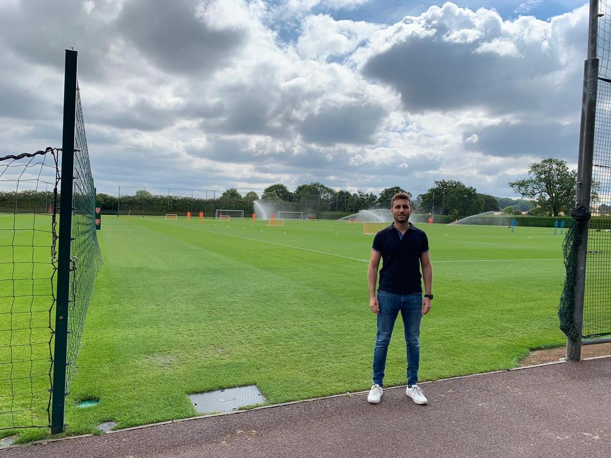 José Antonio Romero, en uno de los campos de las instalaciones deportivas del Aston Villa, en Birmingham.