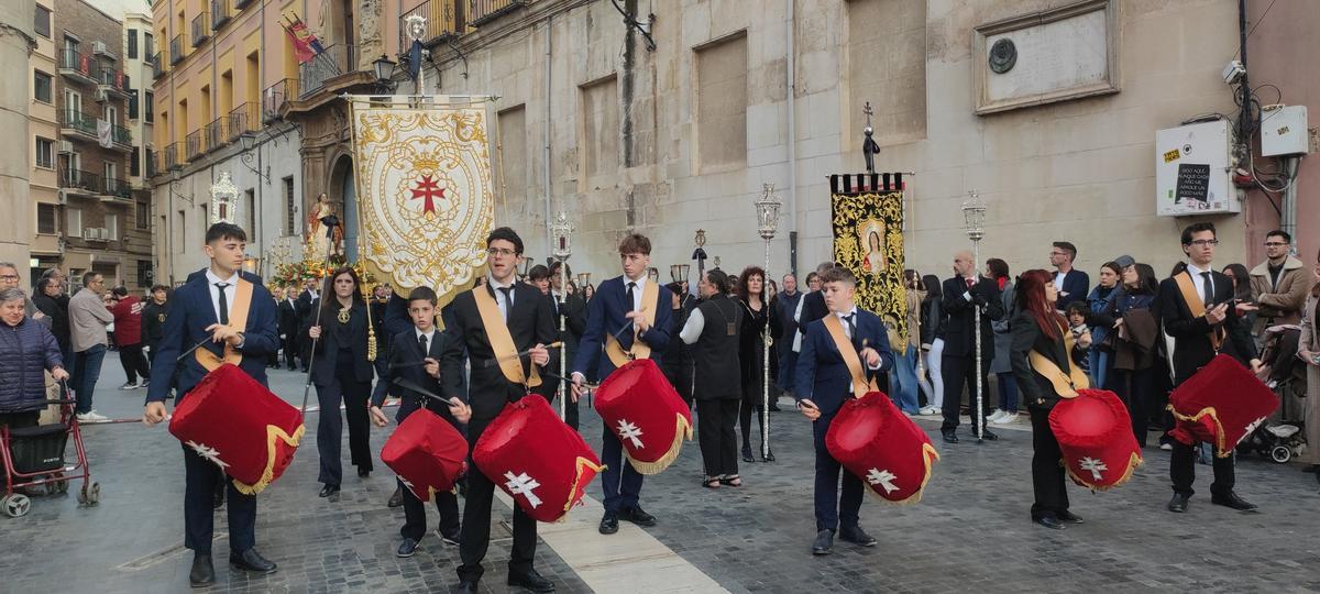 Llega a la Plaza del Cardenal Belluga el cortejo de San Juan y la Virgen del Primer Dolor.