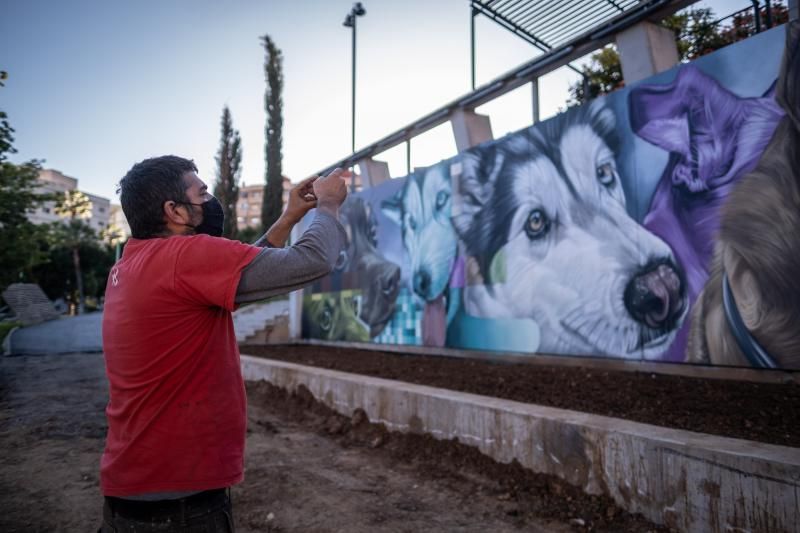 Mural alegórico en el parque canino de Las Indias