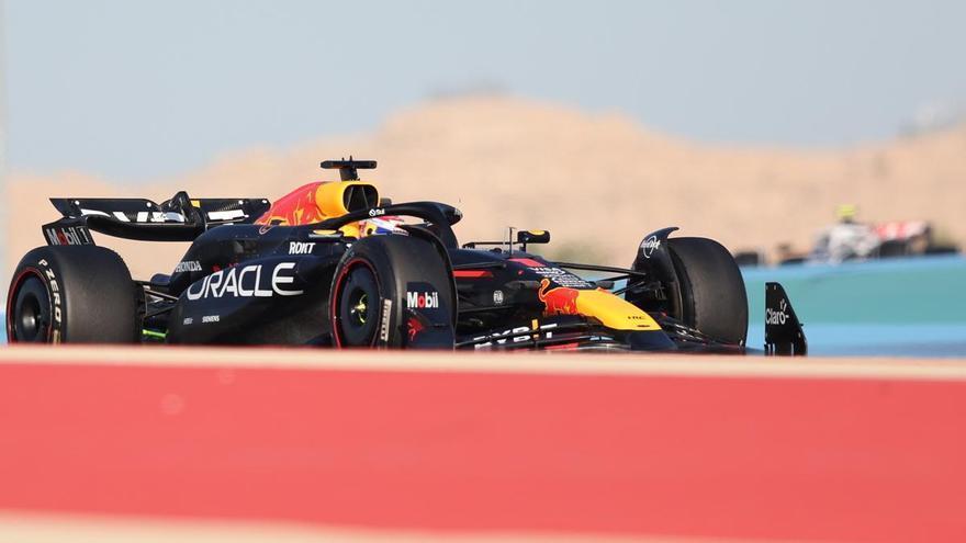 Verstappen domina el primer día de pruebas; Sainz marca el tercer crono y Alonso el octavo