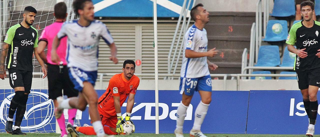 Por la izquierda, Juan Berrocal, Álex Corredera, Mariño, Rubén Díaz y Gragera, durante el partido de ayer. | Área 11