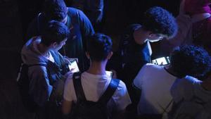 Els joves de BCN fumen menys i tenen més límits en l’ús del mòbil