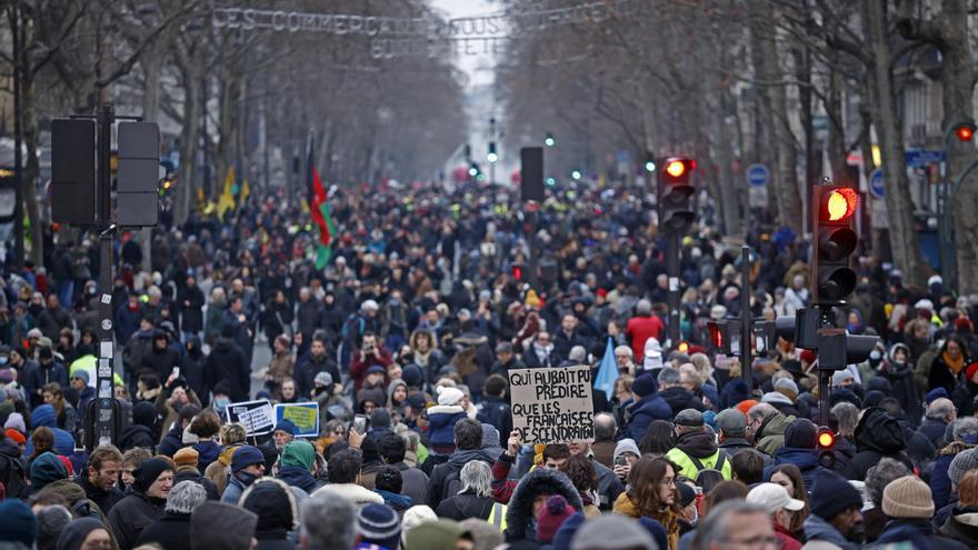 Miles de personas se manifiestan en Francia contra la reforma de las pensiones