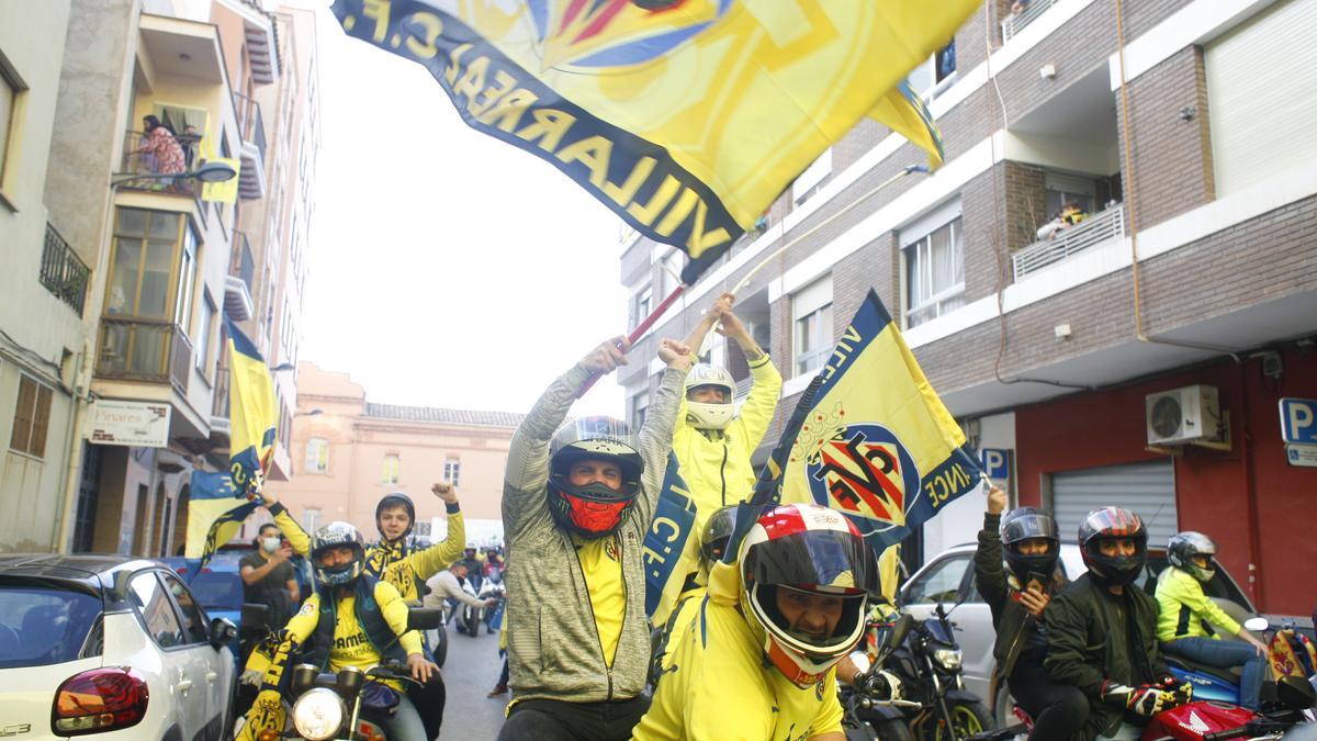 GALERÍA DE FOTOS | Así han recibido al equipo en los aledaños del estadio