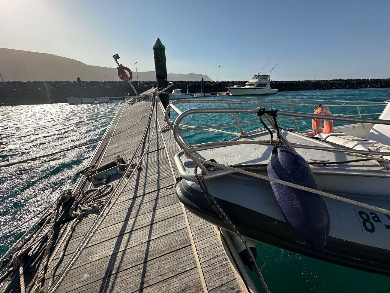 Destrozos en el Puerto de Caleta del Sebo, en La Graciosa, tras el paso de la borrasca Dorothea