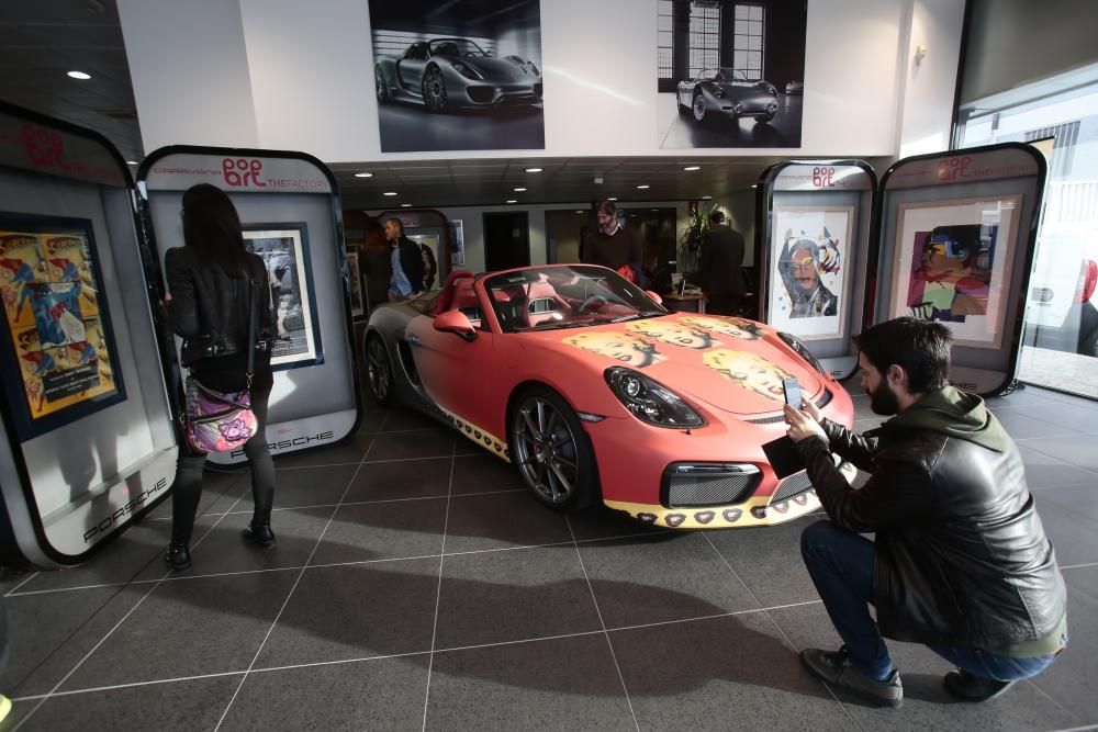 Volar en un Porsche a lo Warhol