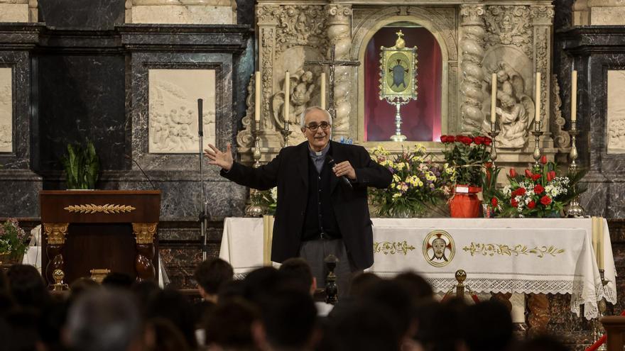 &quot;Hay un proceso de secularización, pero la fe de los alicantinos en la Santa Faz es fuerte&quot;