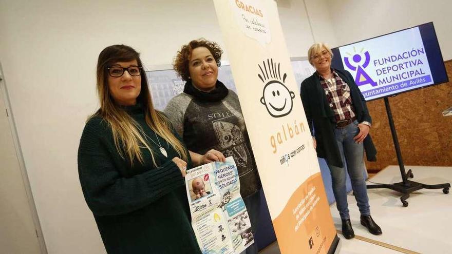 Por la izquierda, Leticia Fernández, Eva López y Ana Hevia, ayer, en el Ayuntamiento.