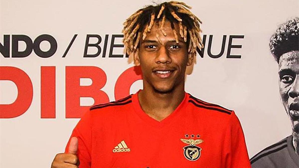 Todibo espera la decisión del Benfica