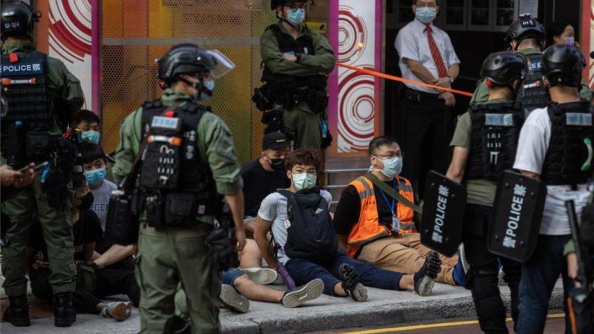 La policía de Hong Kong detiene a 289 personas en las protestas por las elecciones aplazadas