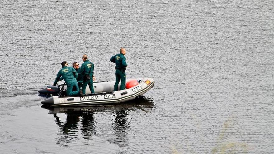 La Guardia Civil de Cáceres no halla ningún cuerpo en los coches del Almonte