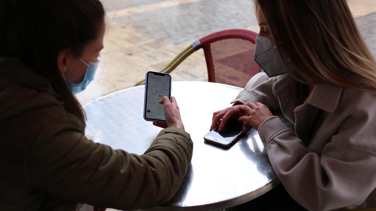 Jóvenes en la ciudad de Castelló.